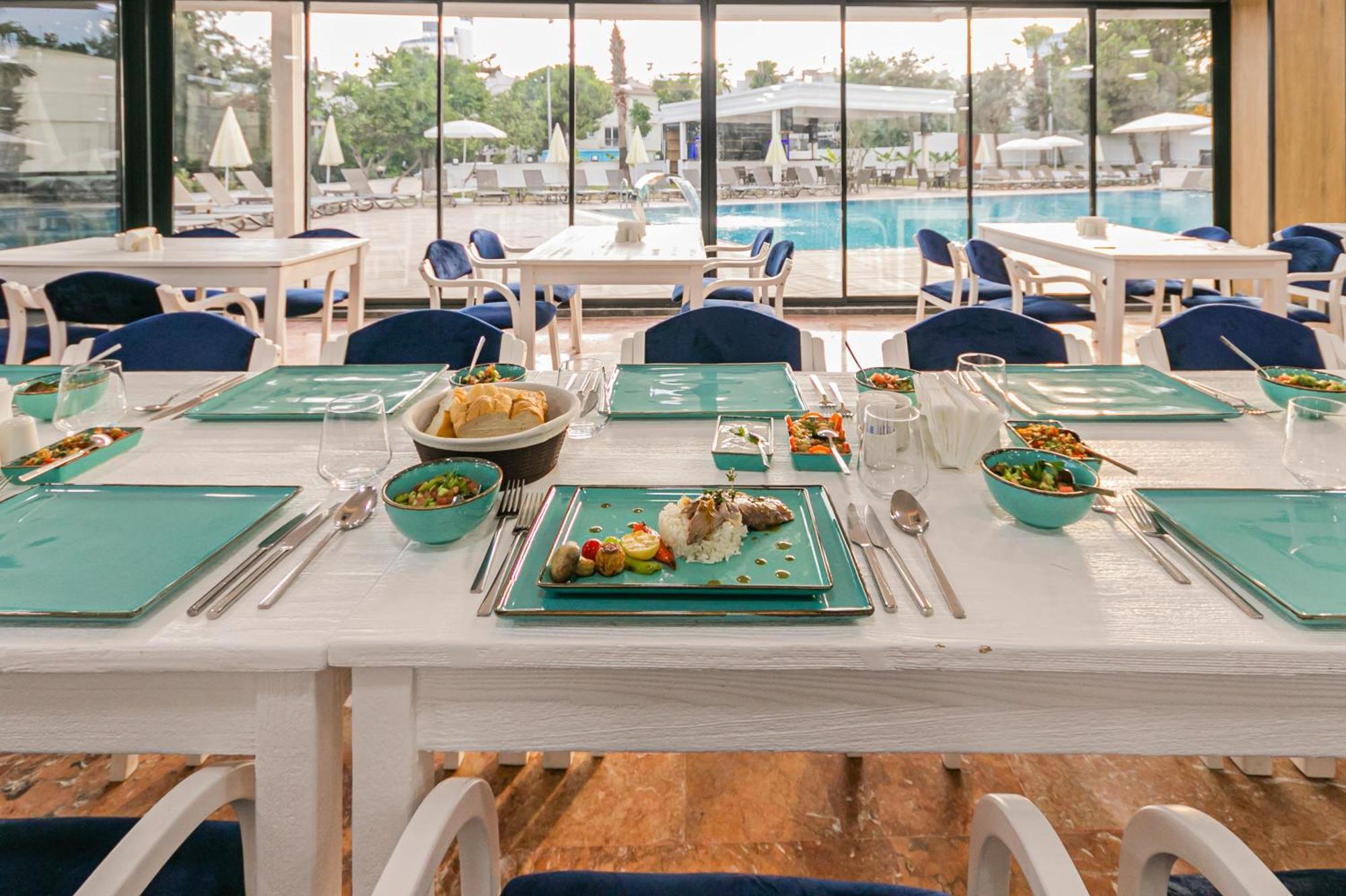 Lara World Otel 3*