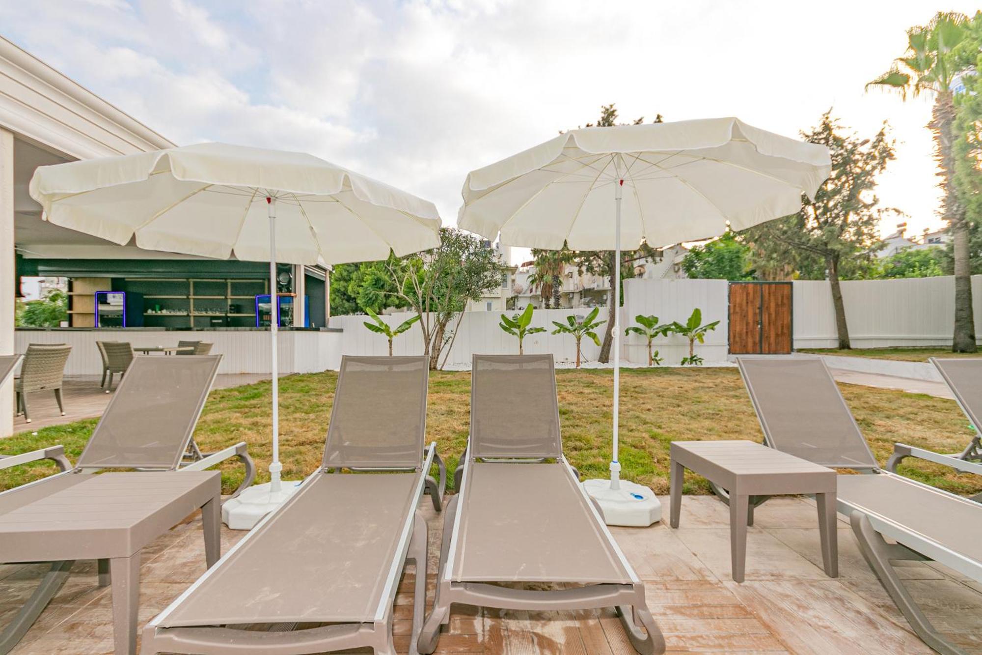 Lara World Otel