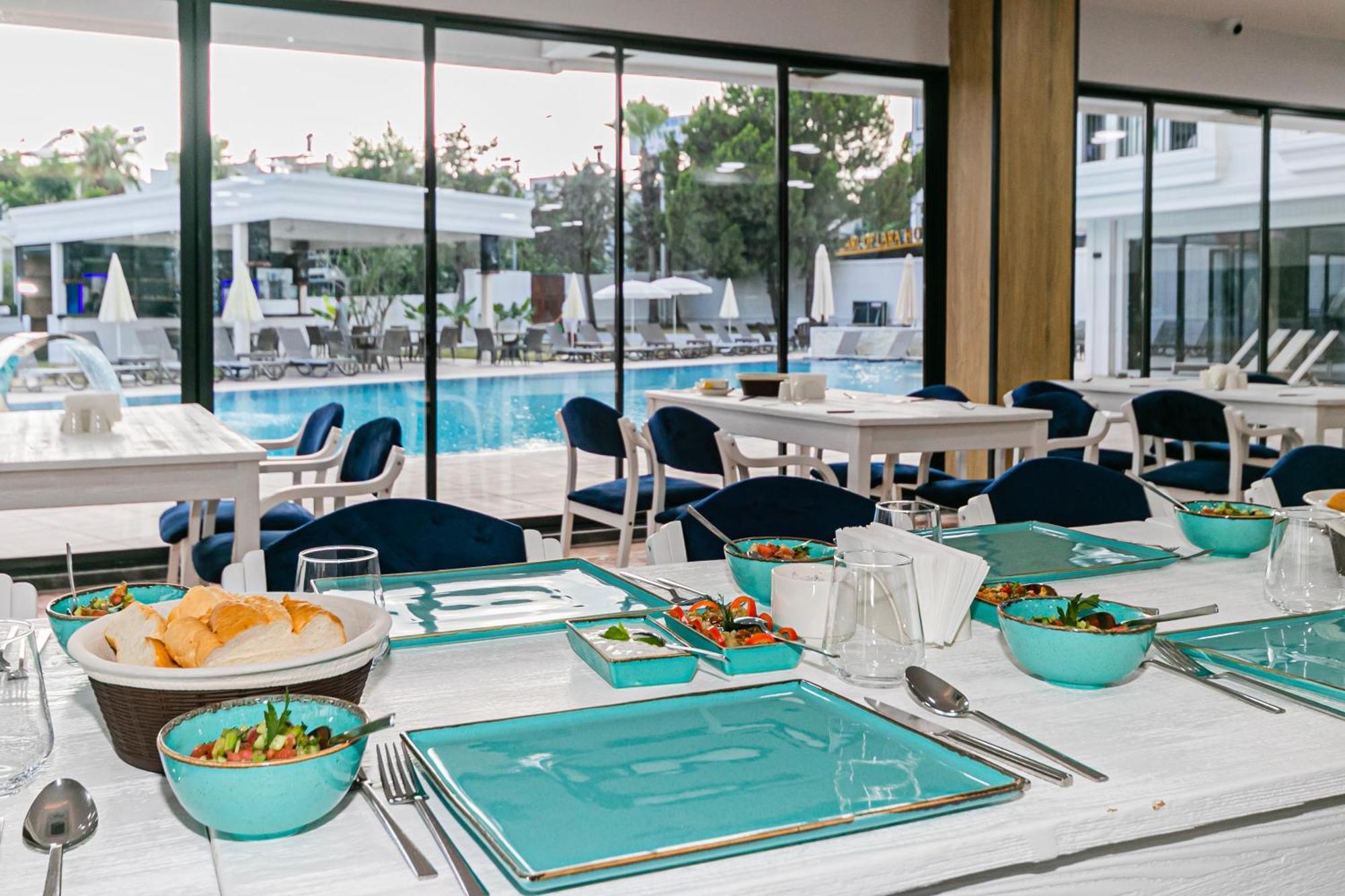 Otel Lara World