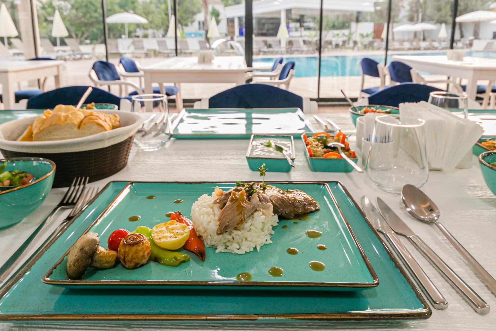 Lara World Otel 3*