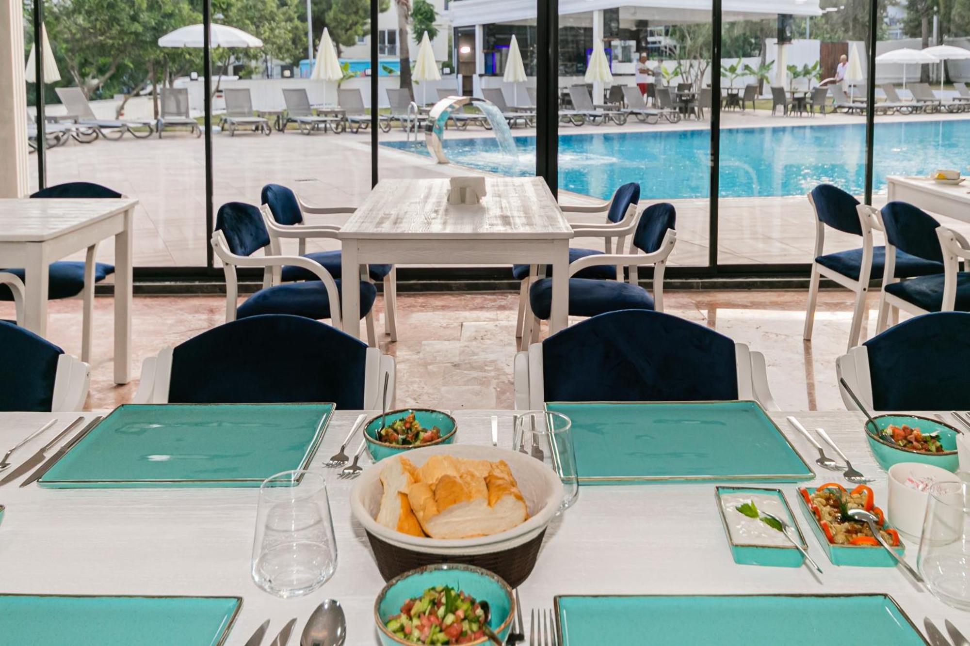 Lara World Otel 3*