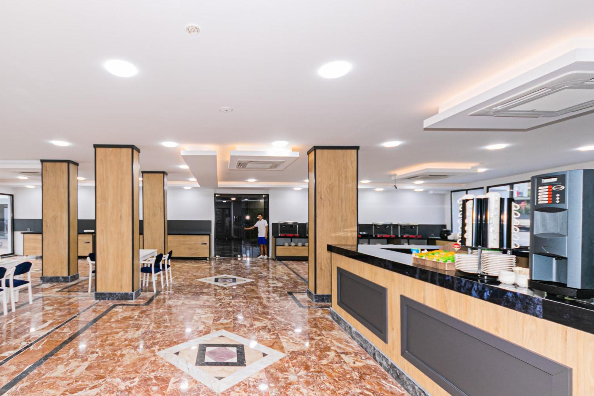 Lara World Otel