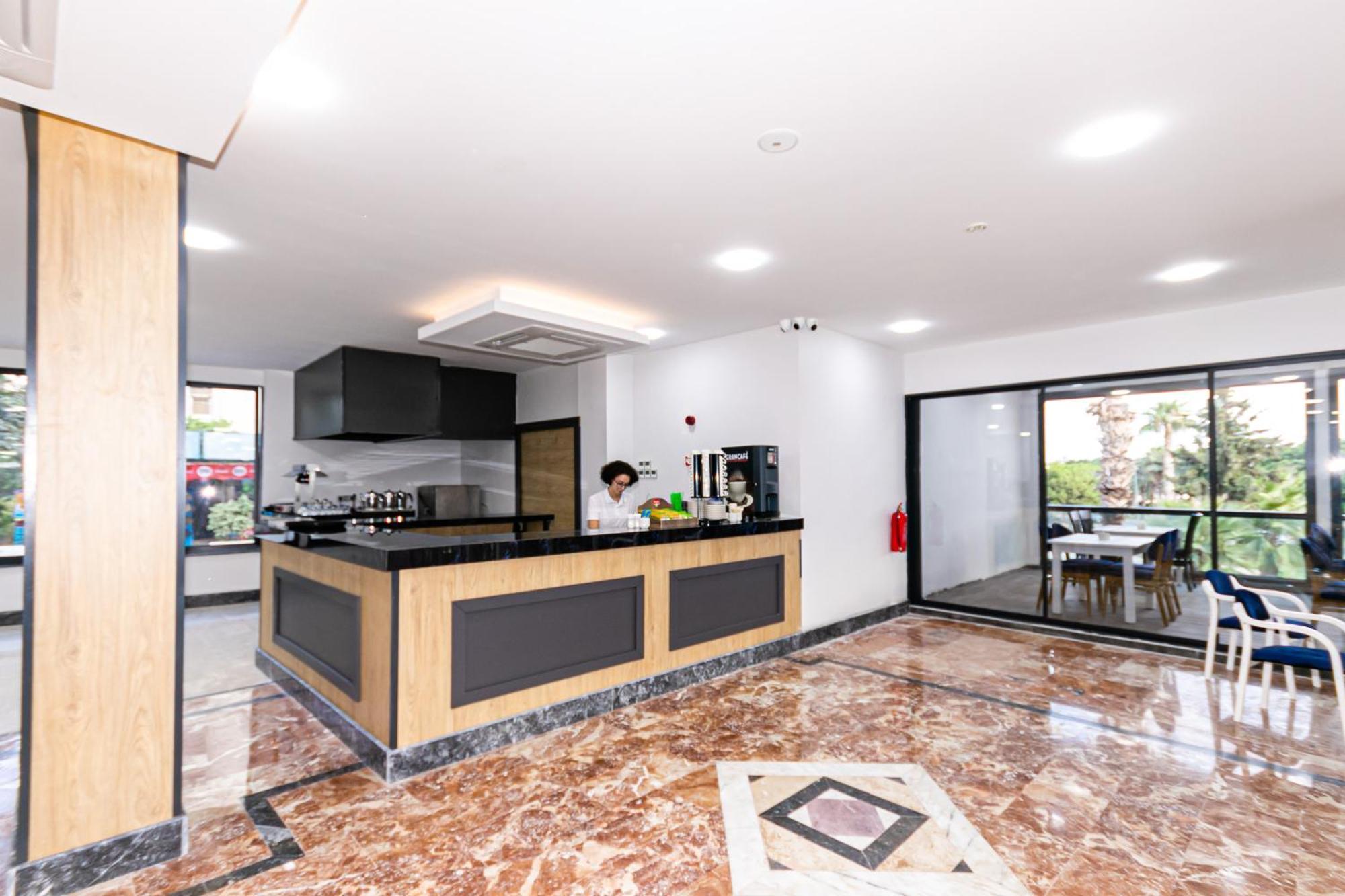 Otel Lara World