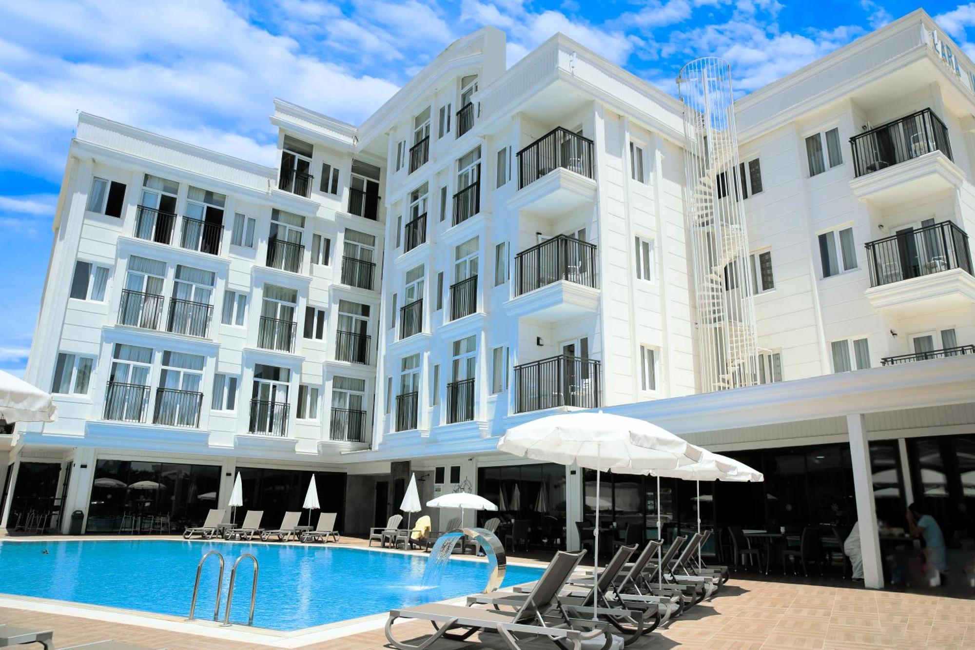 Otel Lara World 3*