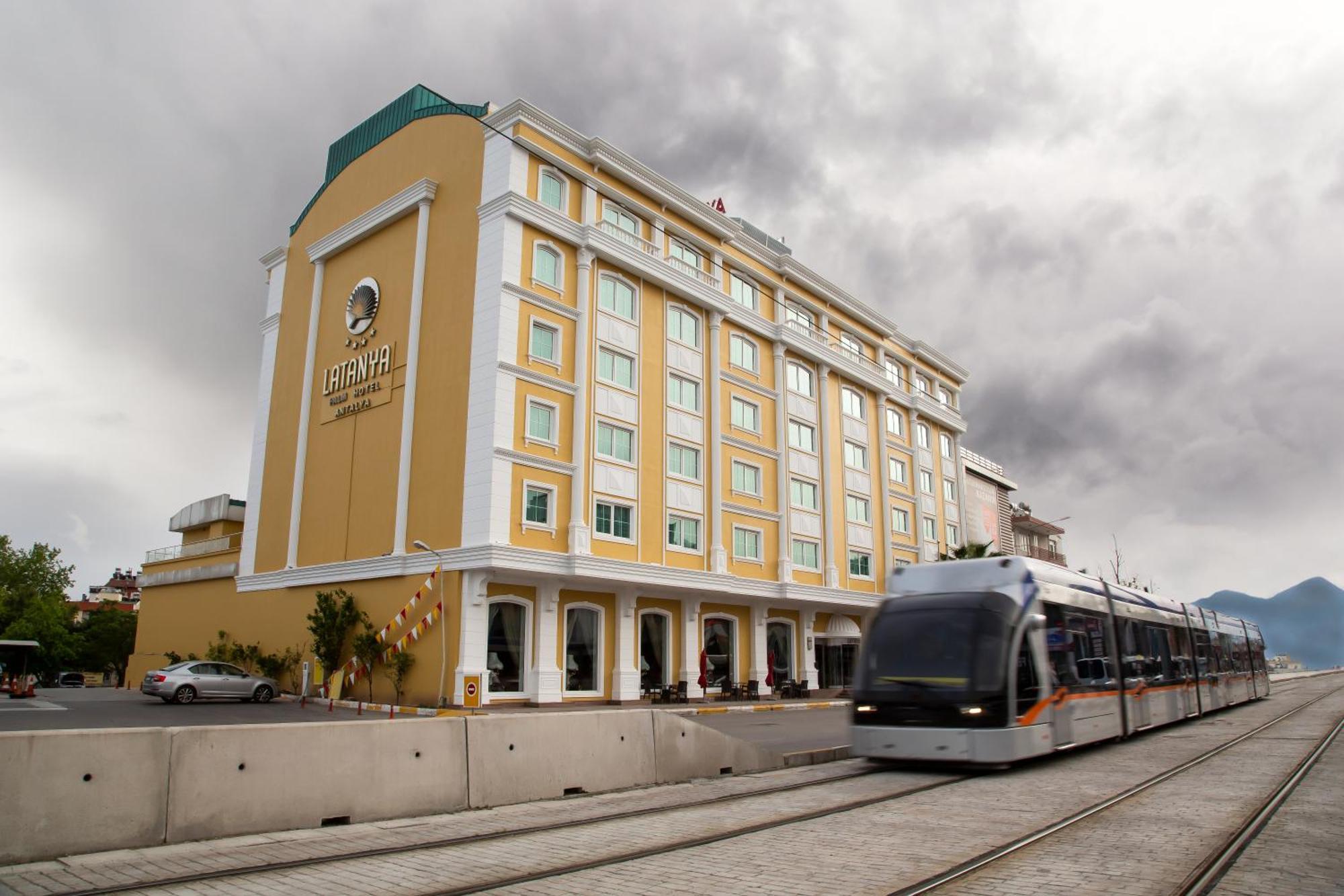Latanya Palm Otel