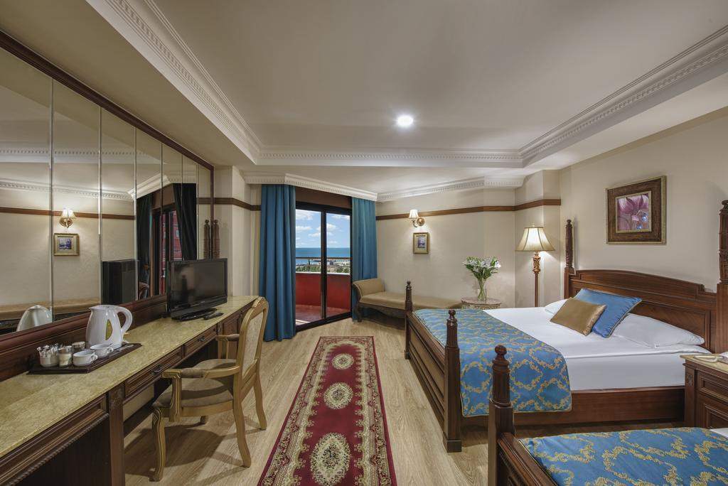 Delphin Palace Antália