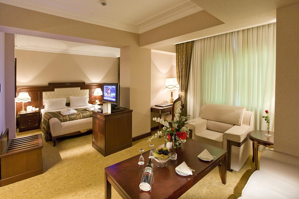 Latanya Palm Antalya