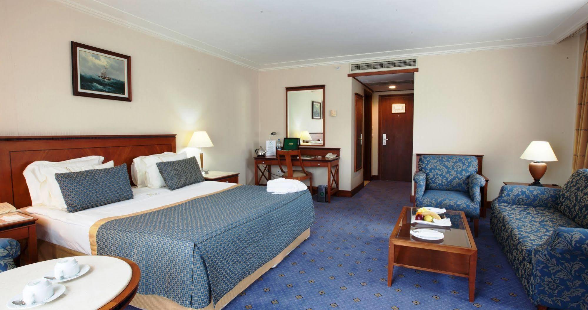 Ic Airport Otel 4*