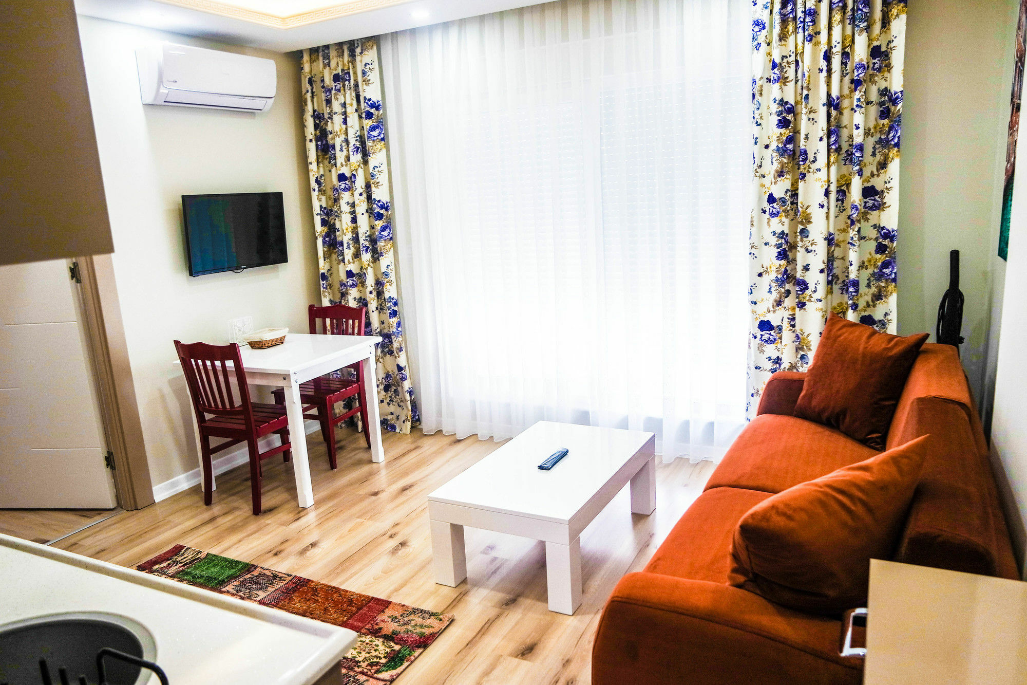 Apart-hotel Ale 3*